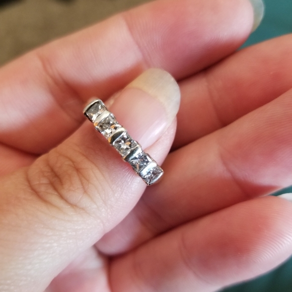 Diamond wedding ring - Picture 1 of 10